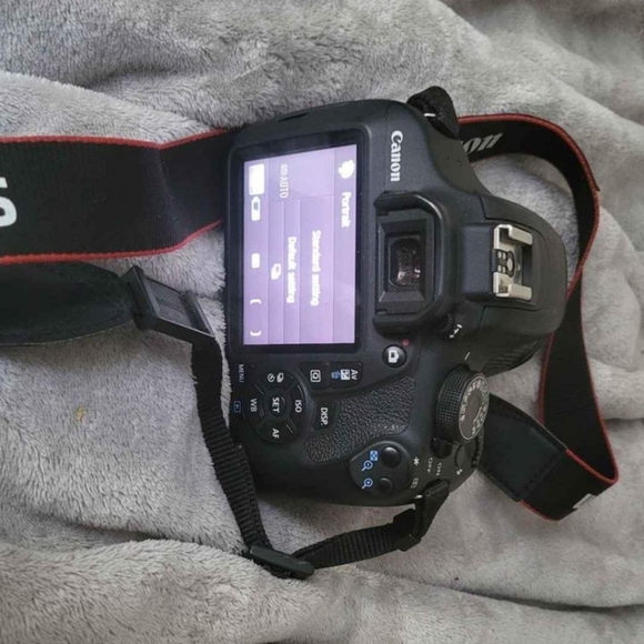 Canon Rebel EOS T5 - Picture 2 of 2